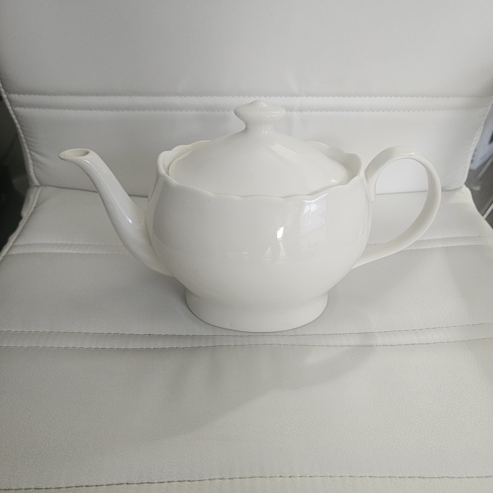 Godinger Classic White Teapot